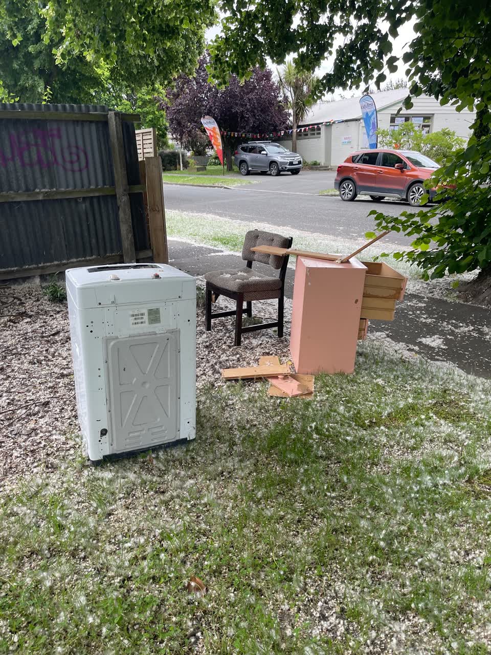 The photograph attached to this rubbish/recycling report