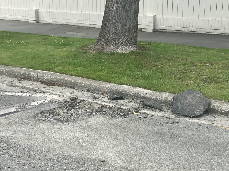 The photograph attached to this roading/streets report