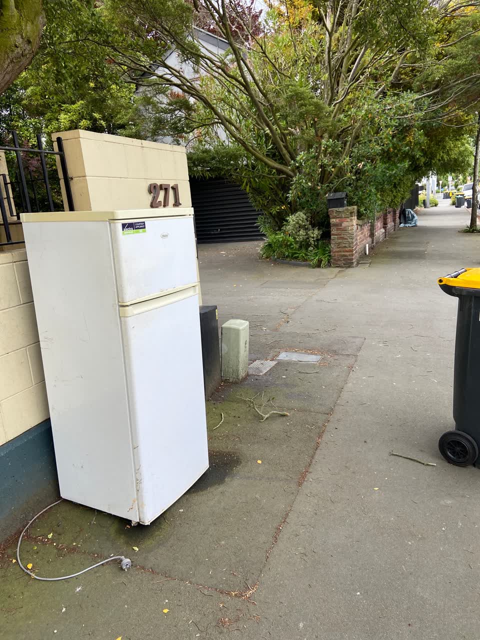 The photograph attached to this rubbish/recycling report