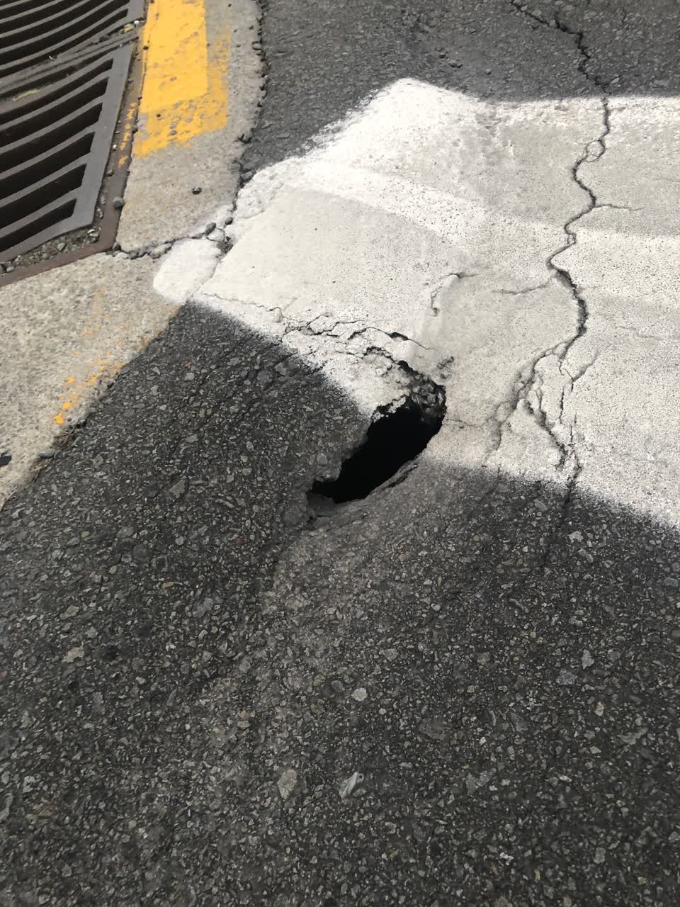 The photograph attached to this roading/streets report