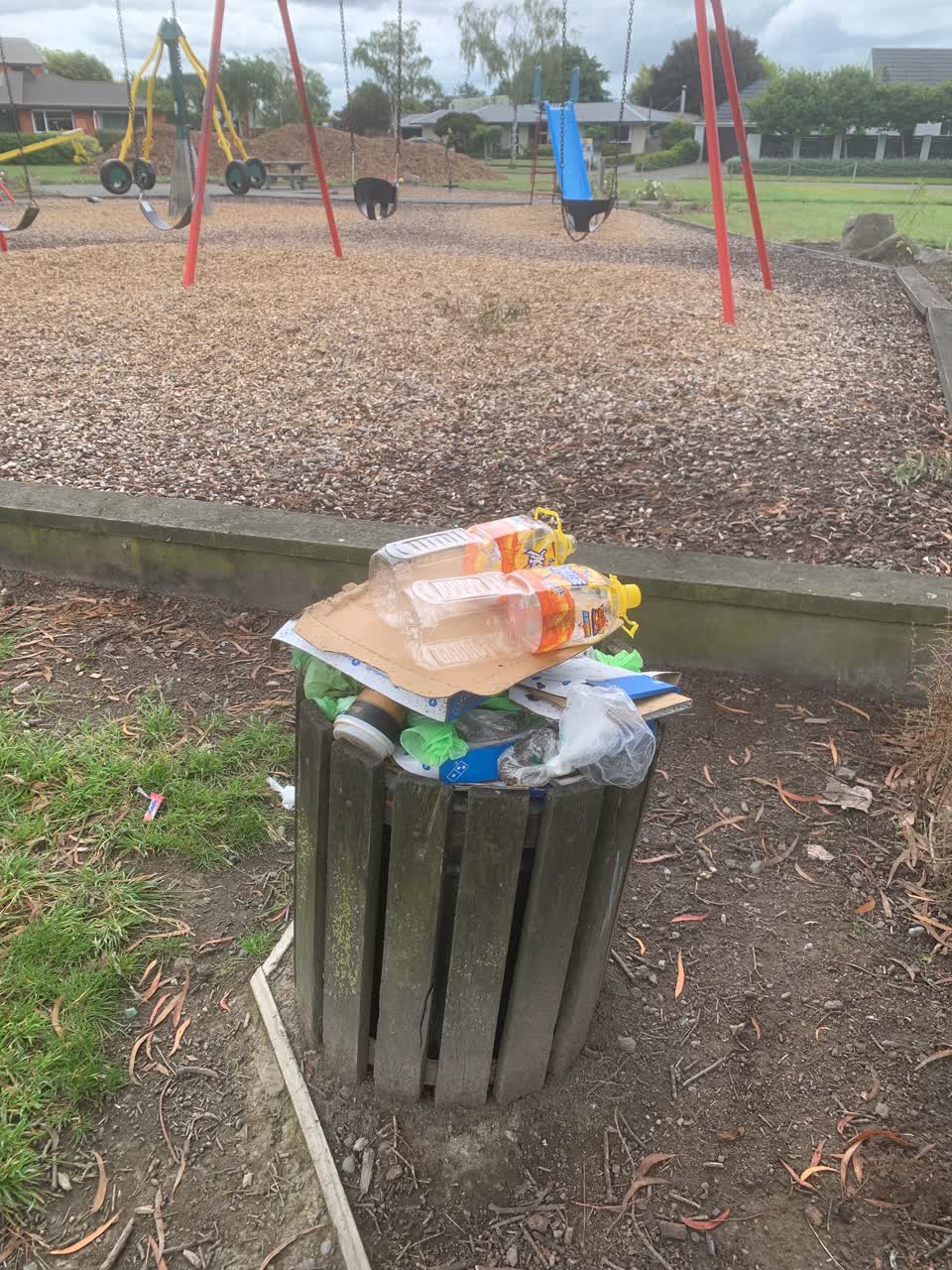 The photograph attached to this rubbish/recycling report