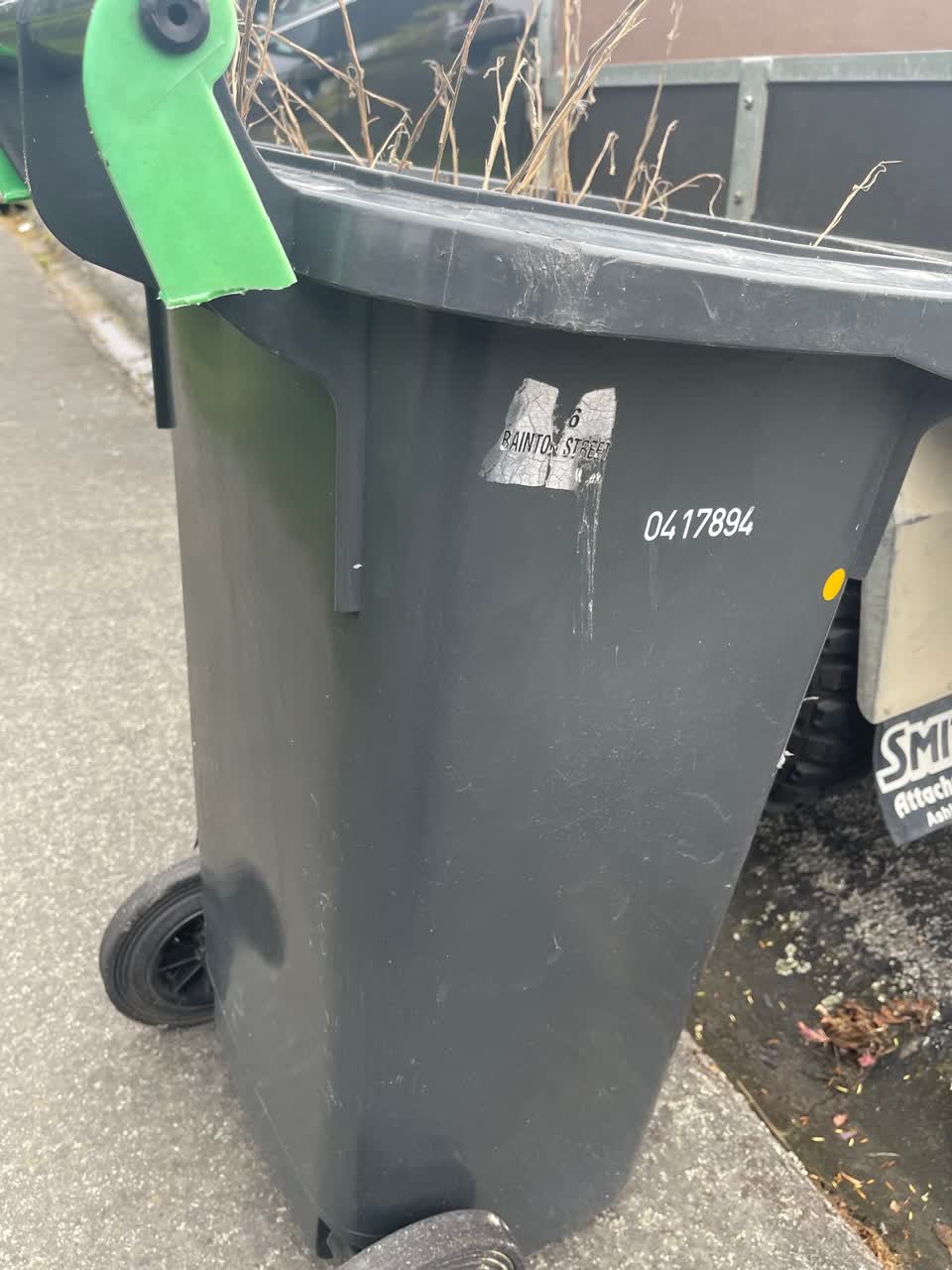 The photograph attached to this rubbish/recycling report