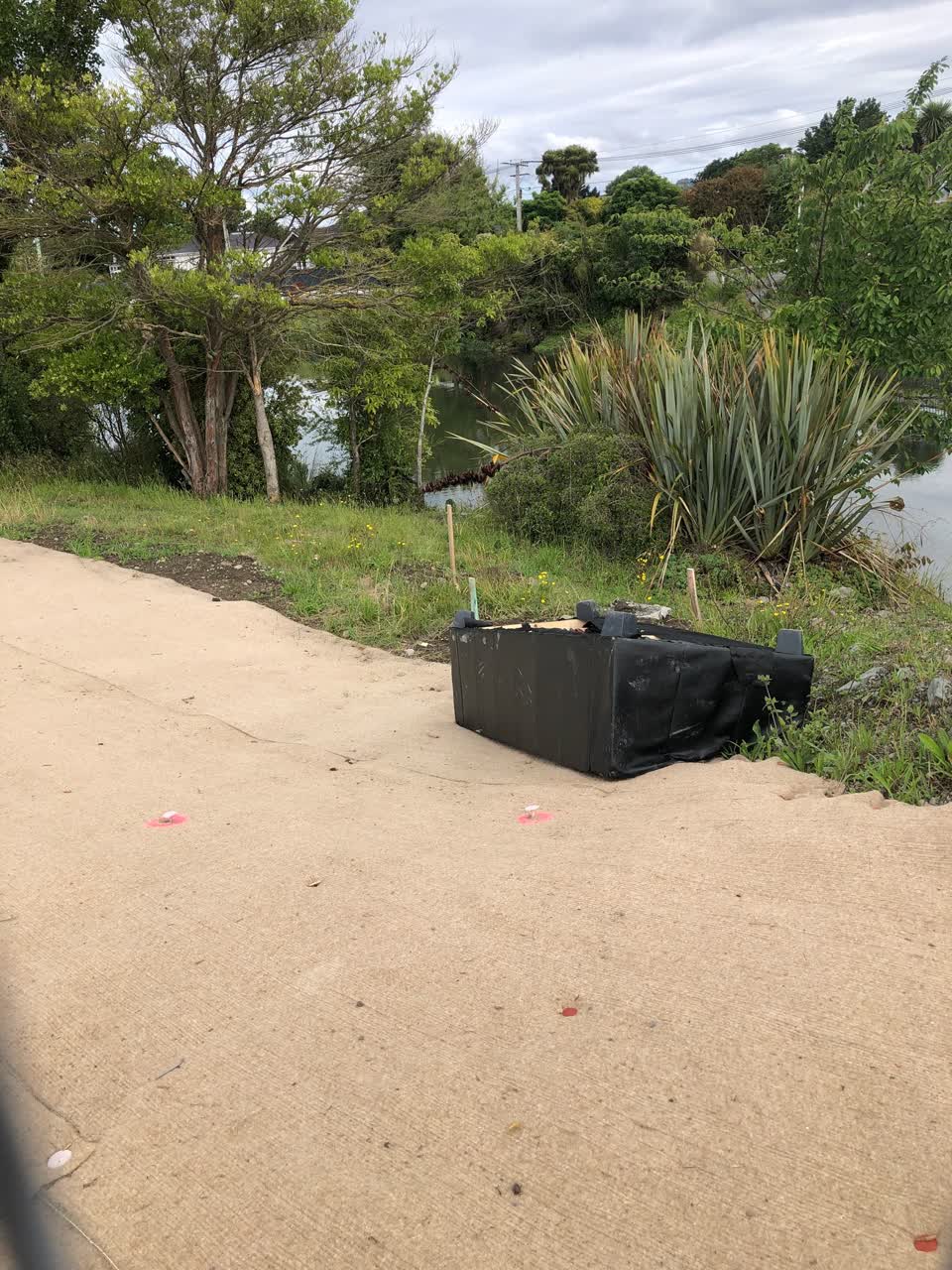The photograph attached to this rubbish/recycling report