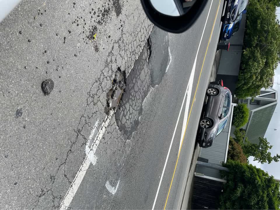 The photograph attached to this roading/streets report
