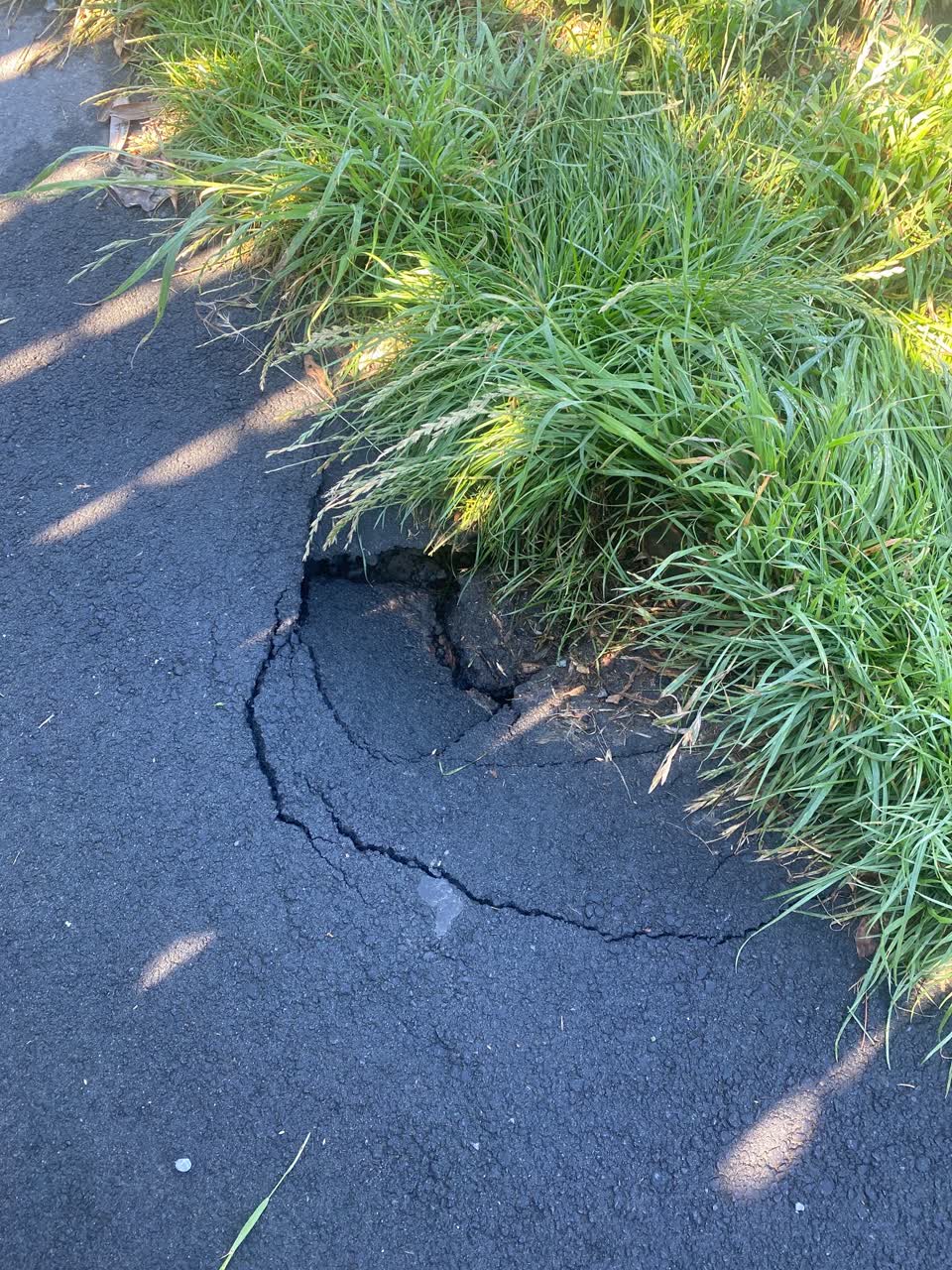 The photograph attached to this roading/streets report
