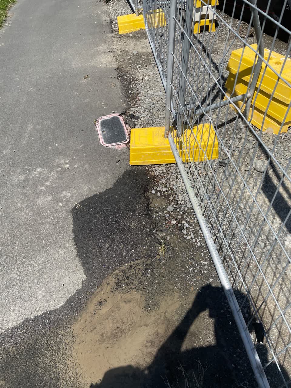 The photograph attached to this roading/streets report