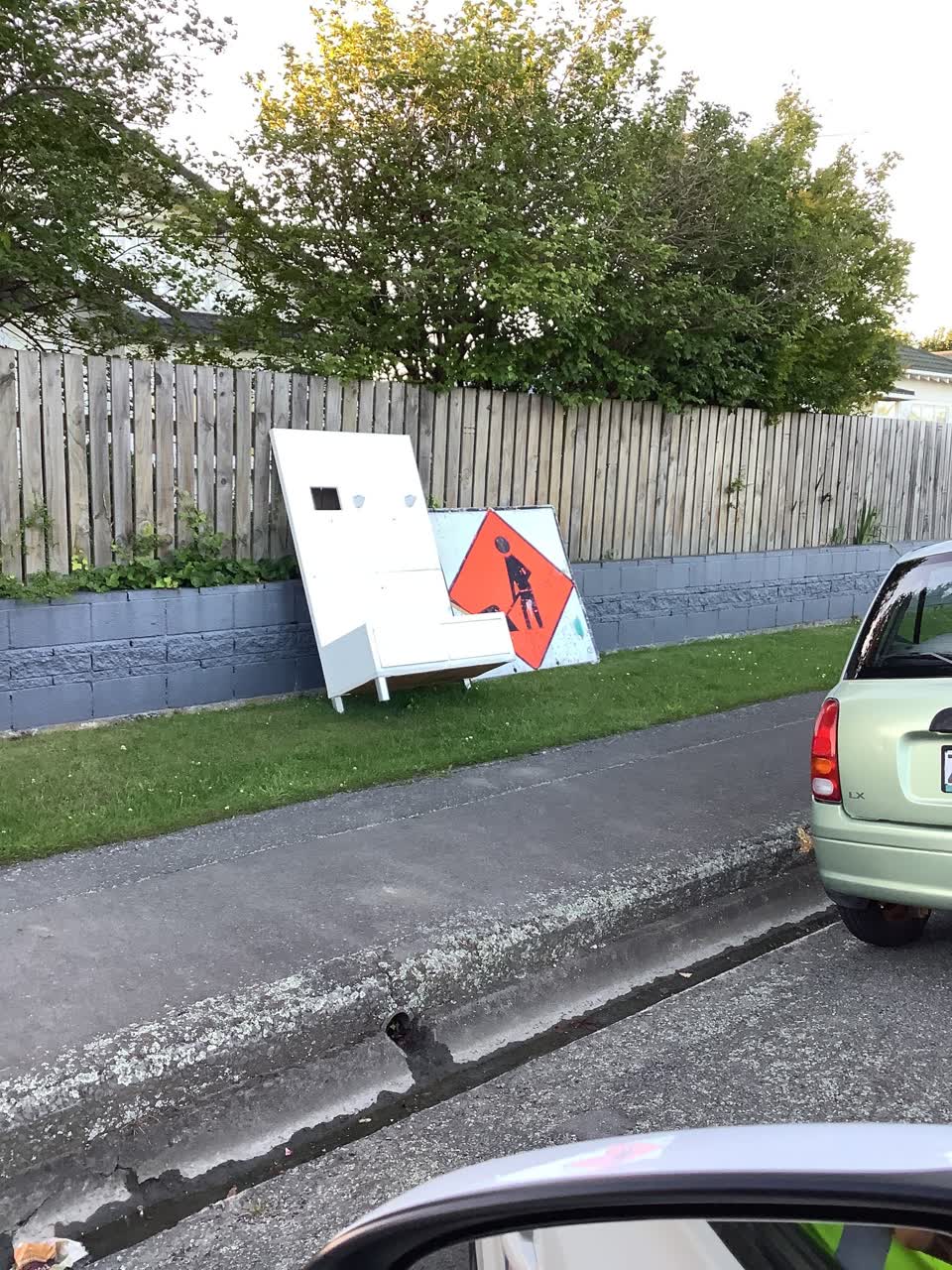 The photograph attached to this rubbish/recycling report