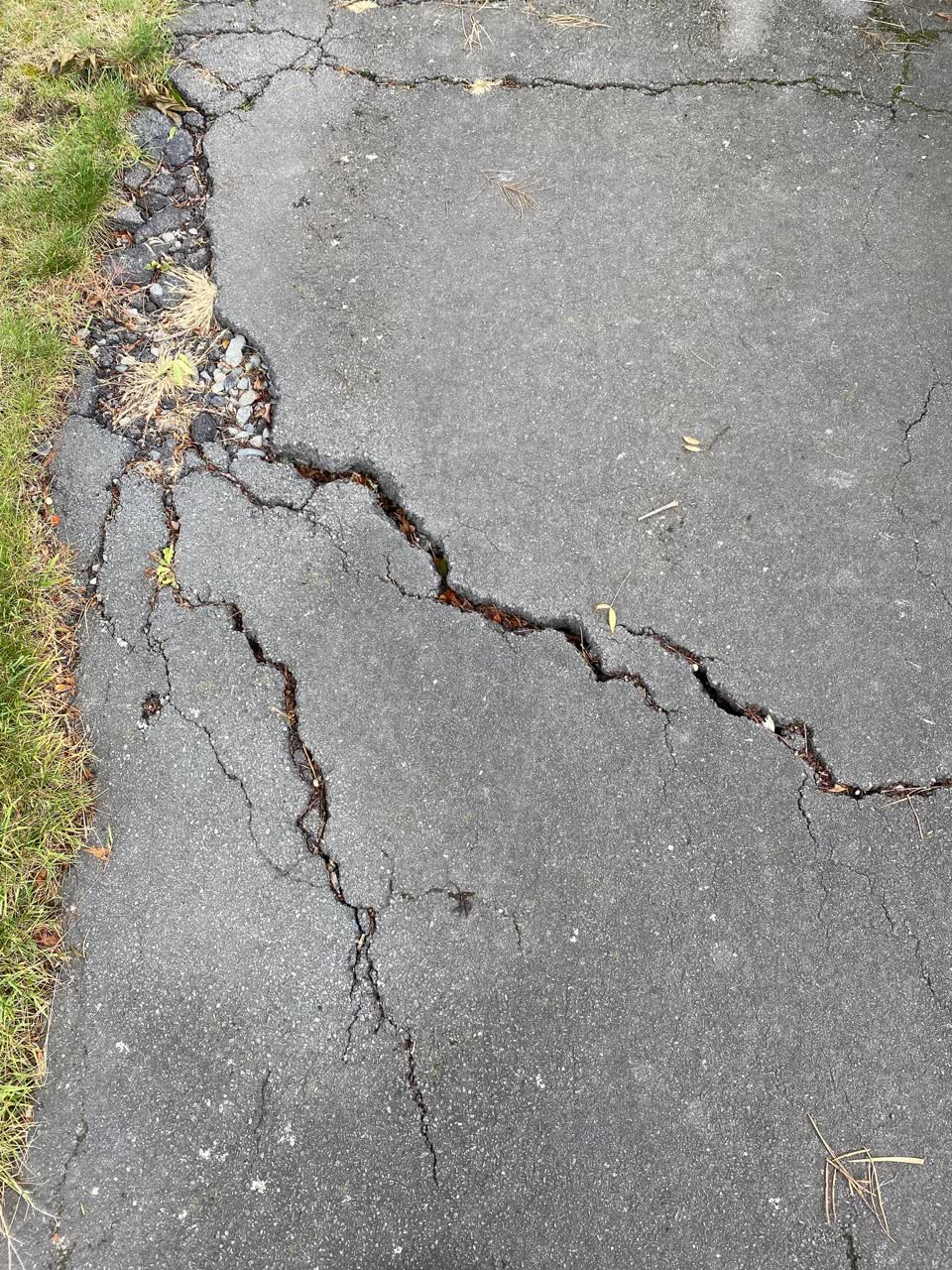 The photograph attached to this roading/streets report