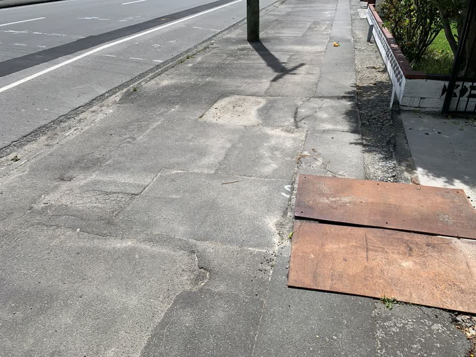 The photograph attached to this roading/streets report