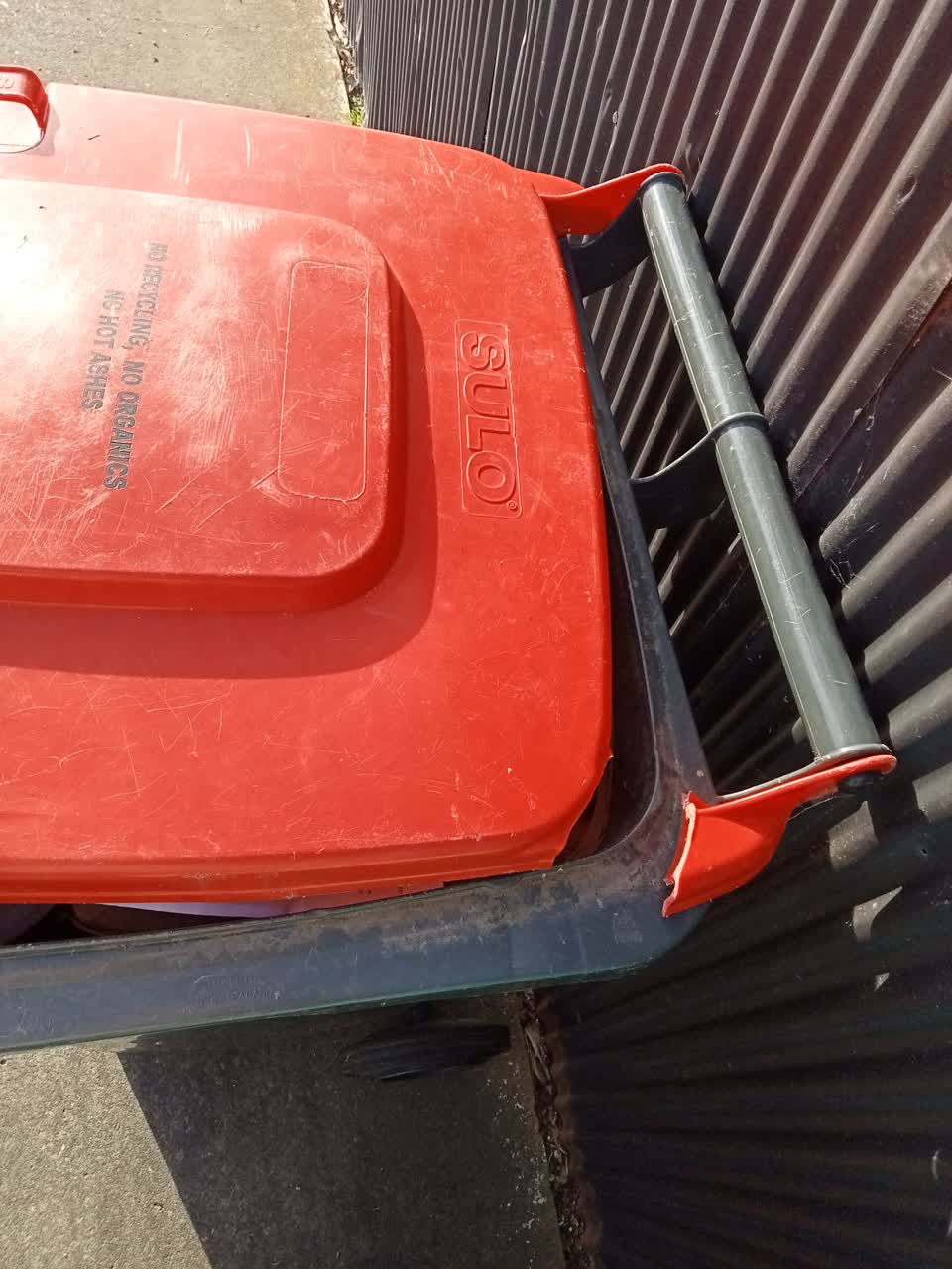 The photograph attached to this rubbish/recycling report