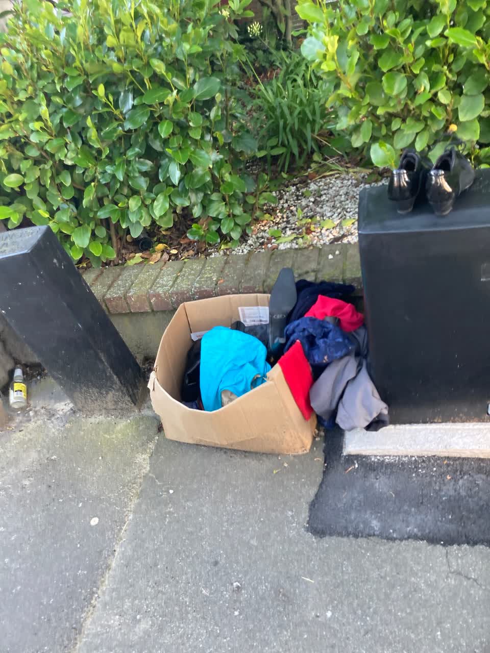 The photograph attached to this rubbish/recycling report