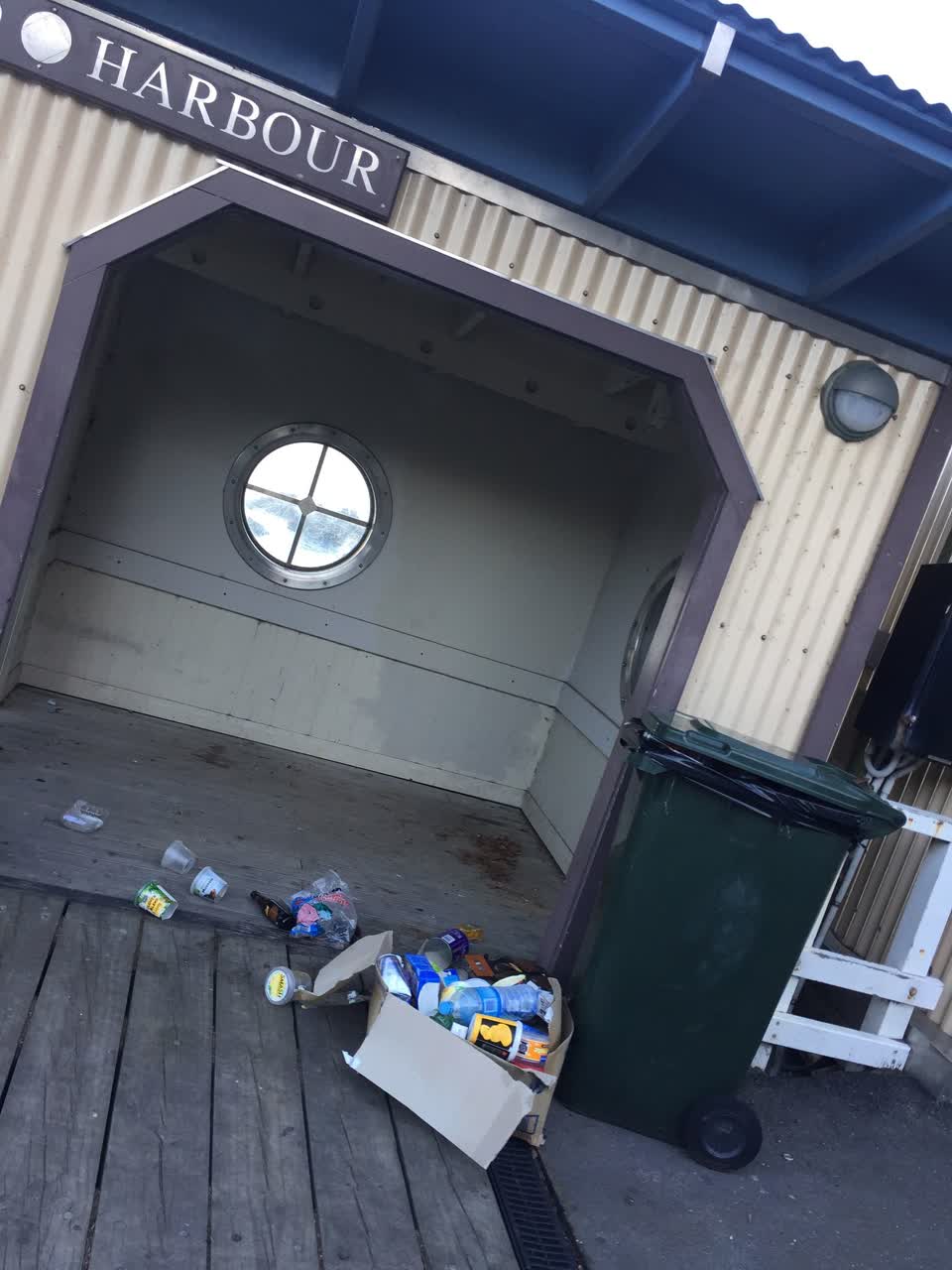 The photograph attached to this rubbish/recycling report