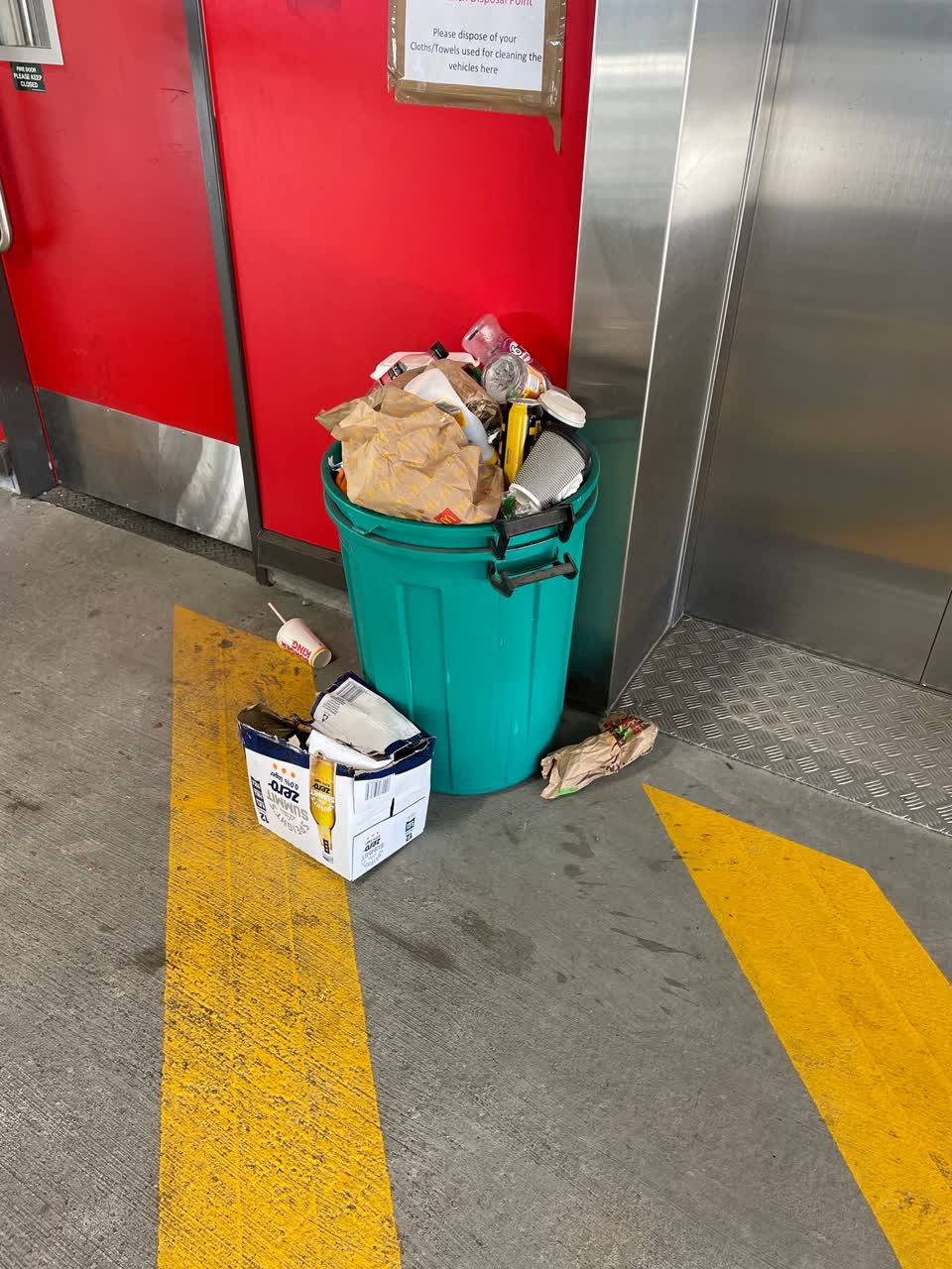 The photograph attached to this rubbish/recycling report