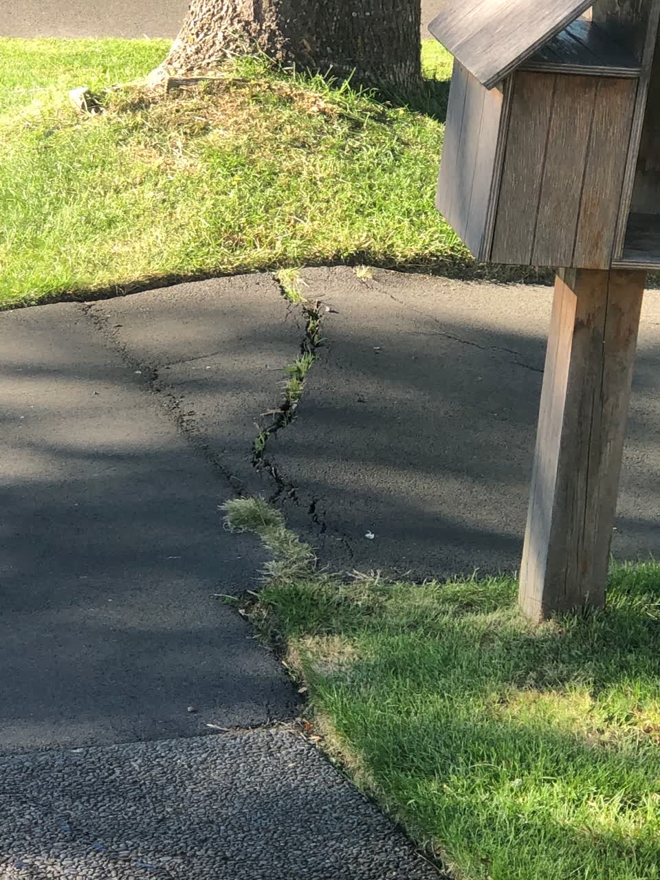 The photograph attached to this roading/streets report