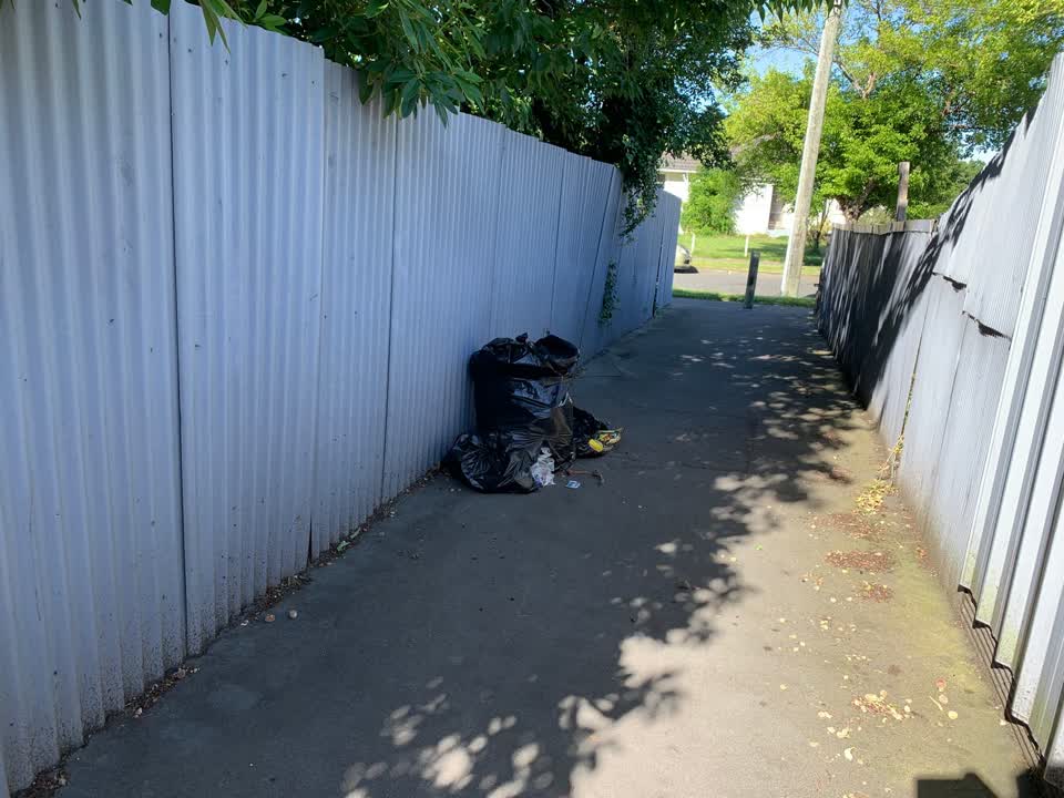 The photograph attached to this rubbish/recycling report