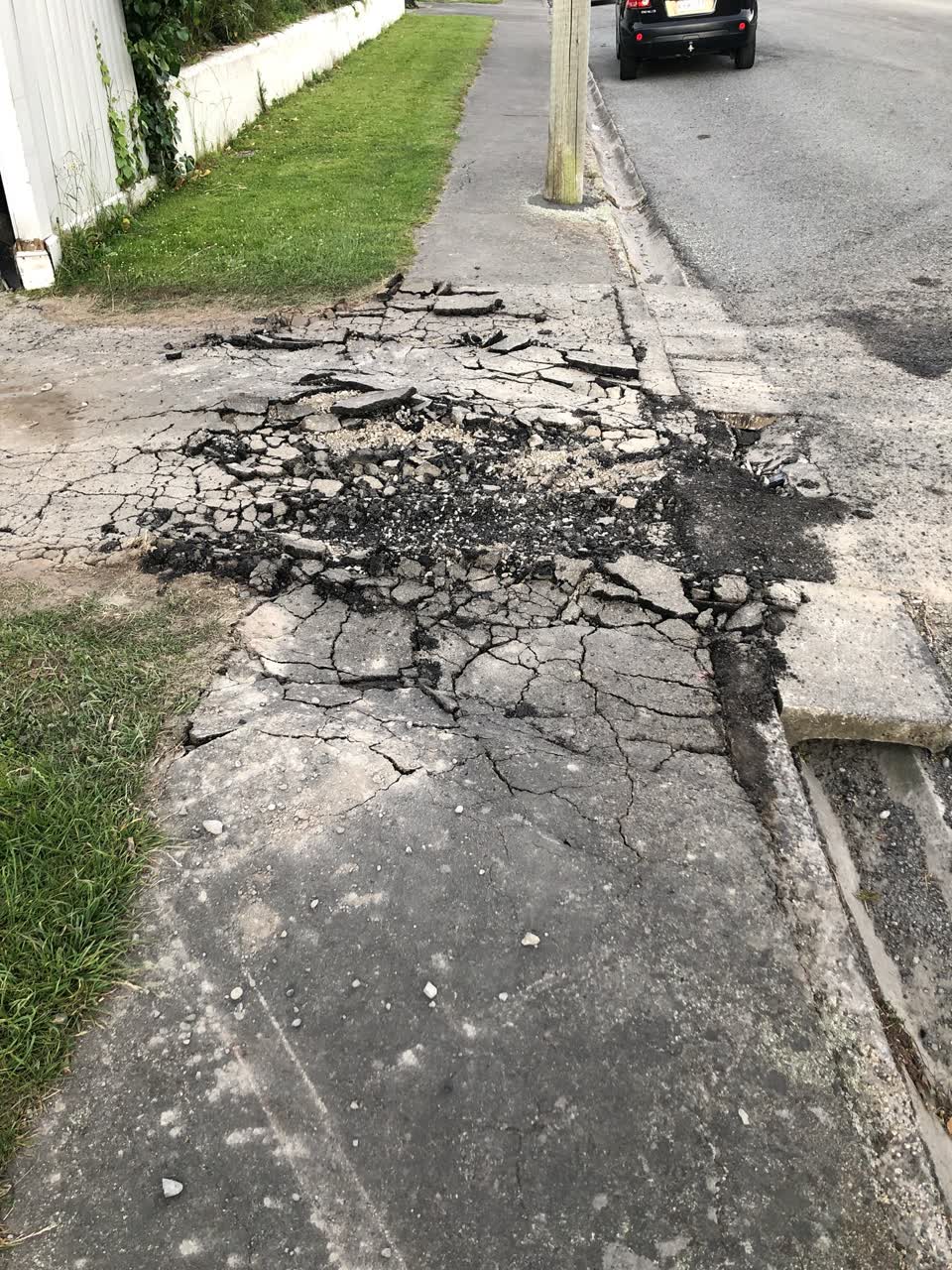 The photograph attached to this street light outage report
