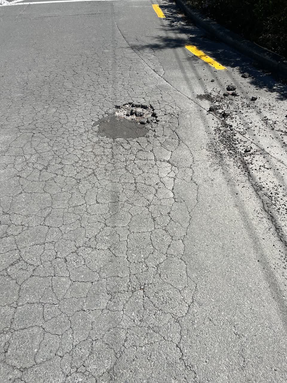 The photograph attached to this roading/streets report