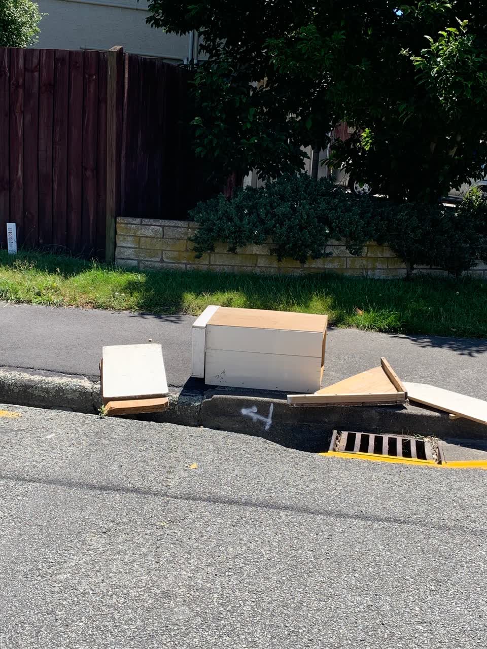 The photograph attached to this rubbish/recycling report