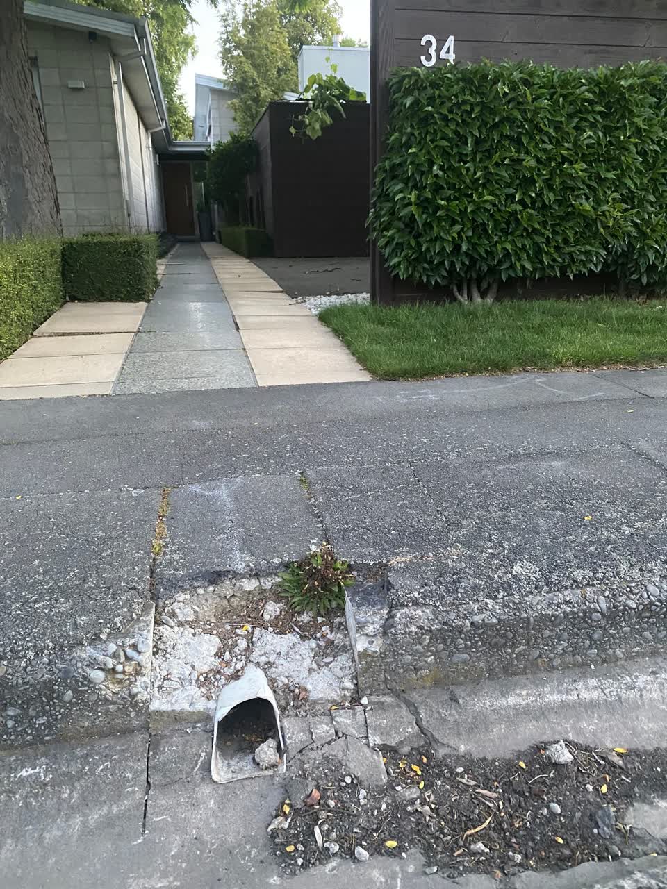 The photograph attached to this roading/streets report