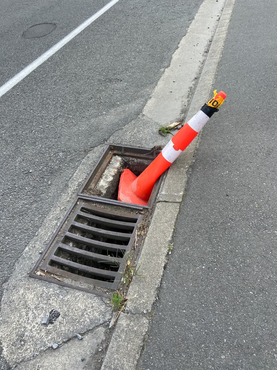 The photograph attached to this roading/streets report