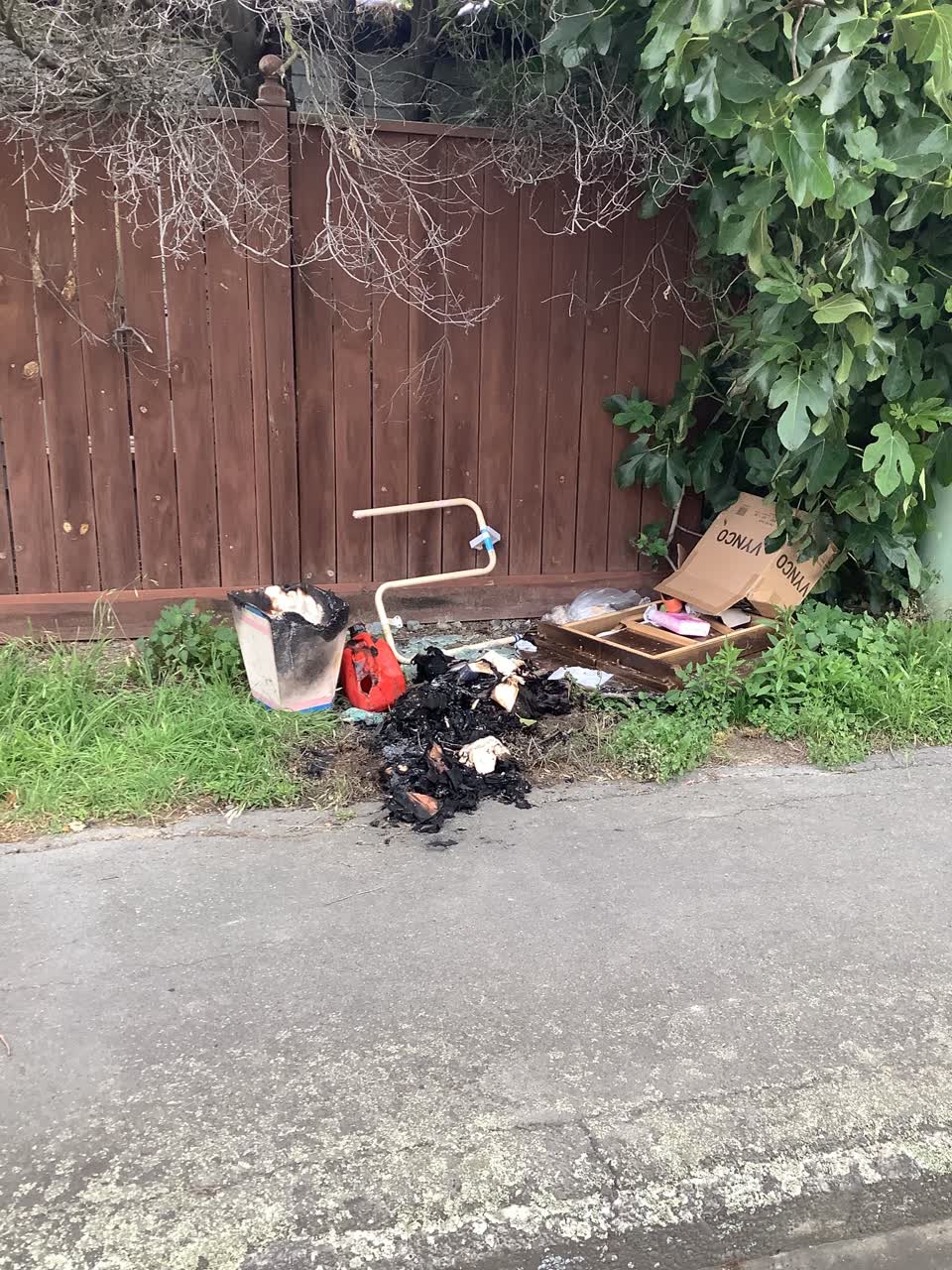 The photograph attached to this rubbish/recycling report