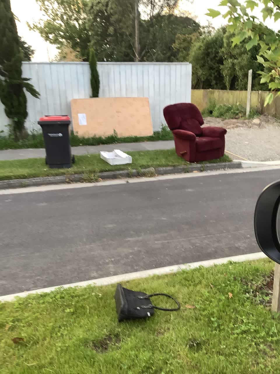 The photograph attached to this rubbish/recycling report