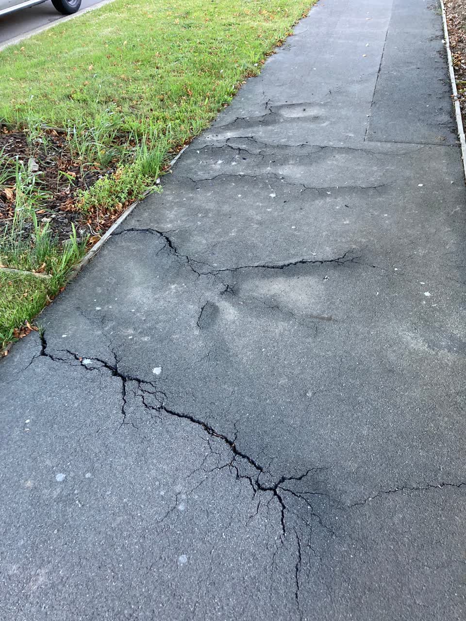 The photograph attached to this roading/streets report