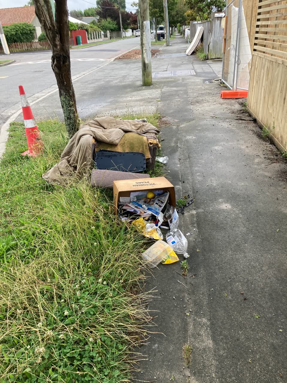 The photograph attached to this rubbish/recycling report