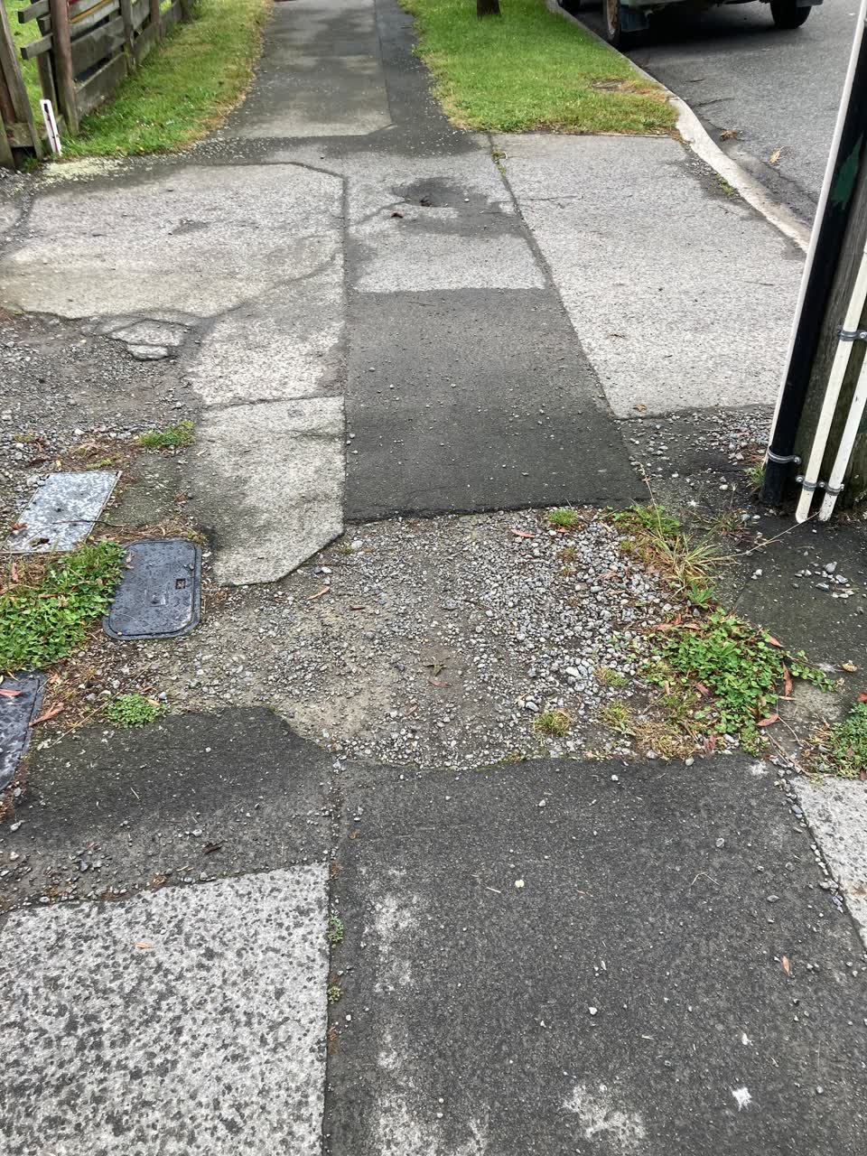 The photograph attached to this roading/streets report