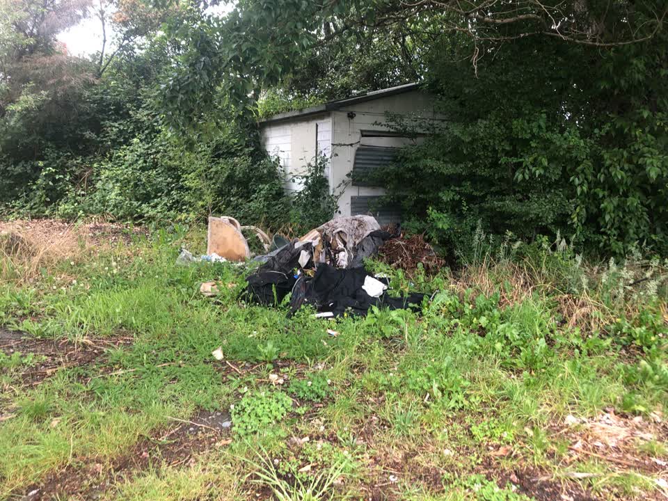 The photograph attached to this rubbish/recycling report