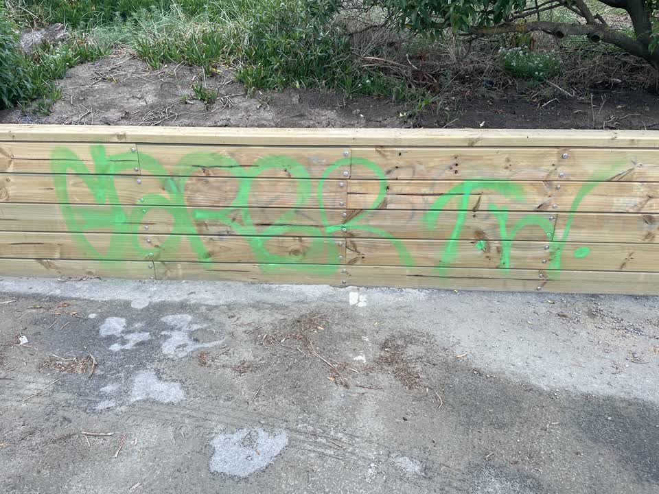 The photograph attached to this graffiti report