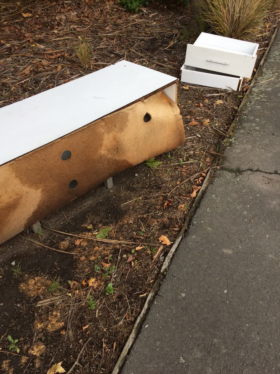 The photograph attached to this rubbish/recycling report