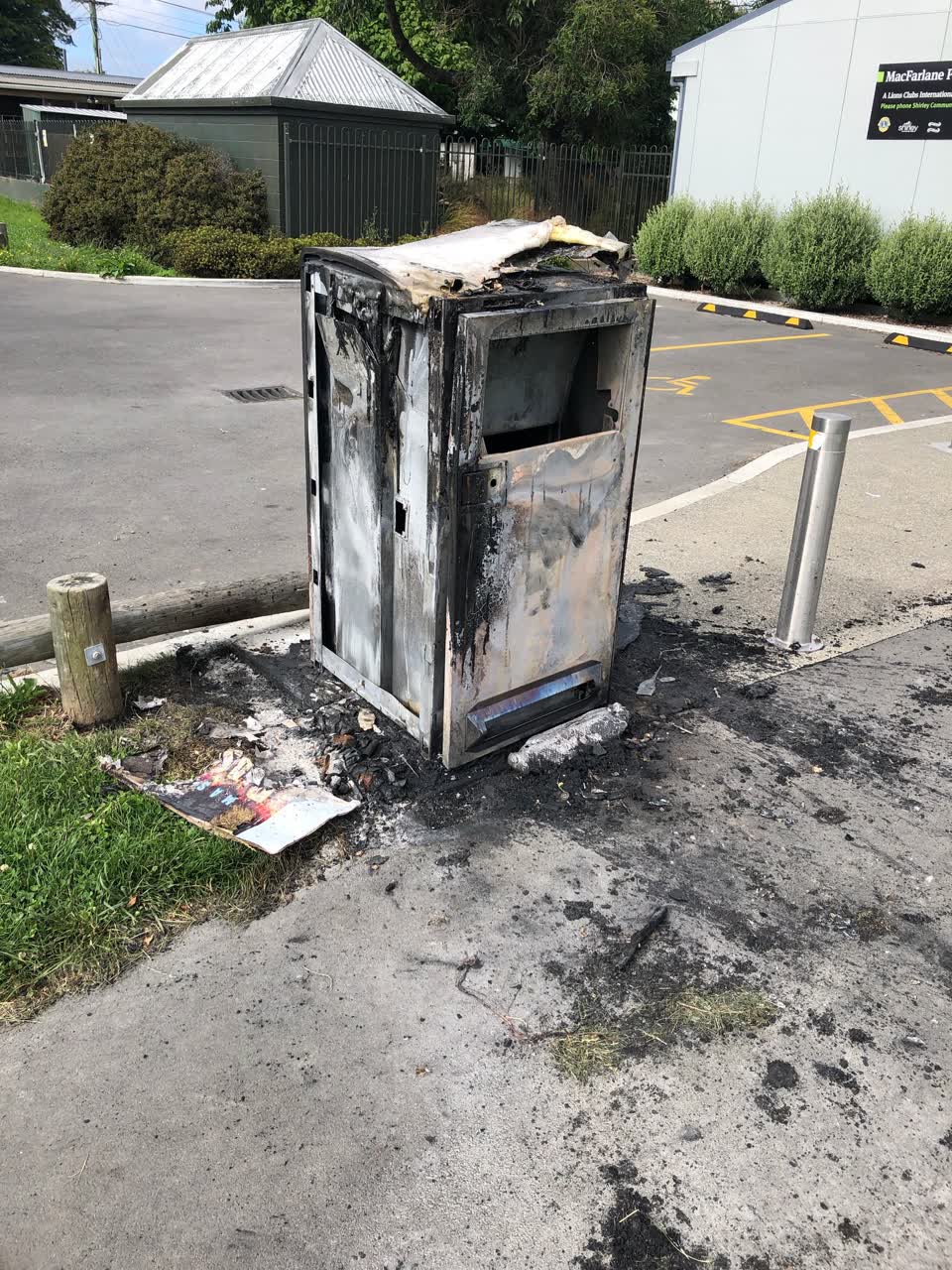 The photograph attached to this rubbish/recycling report