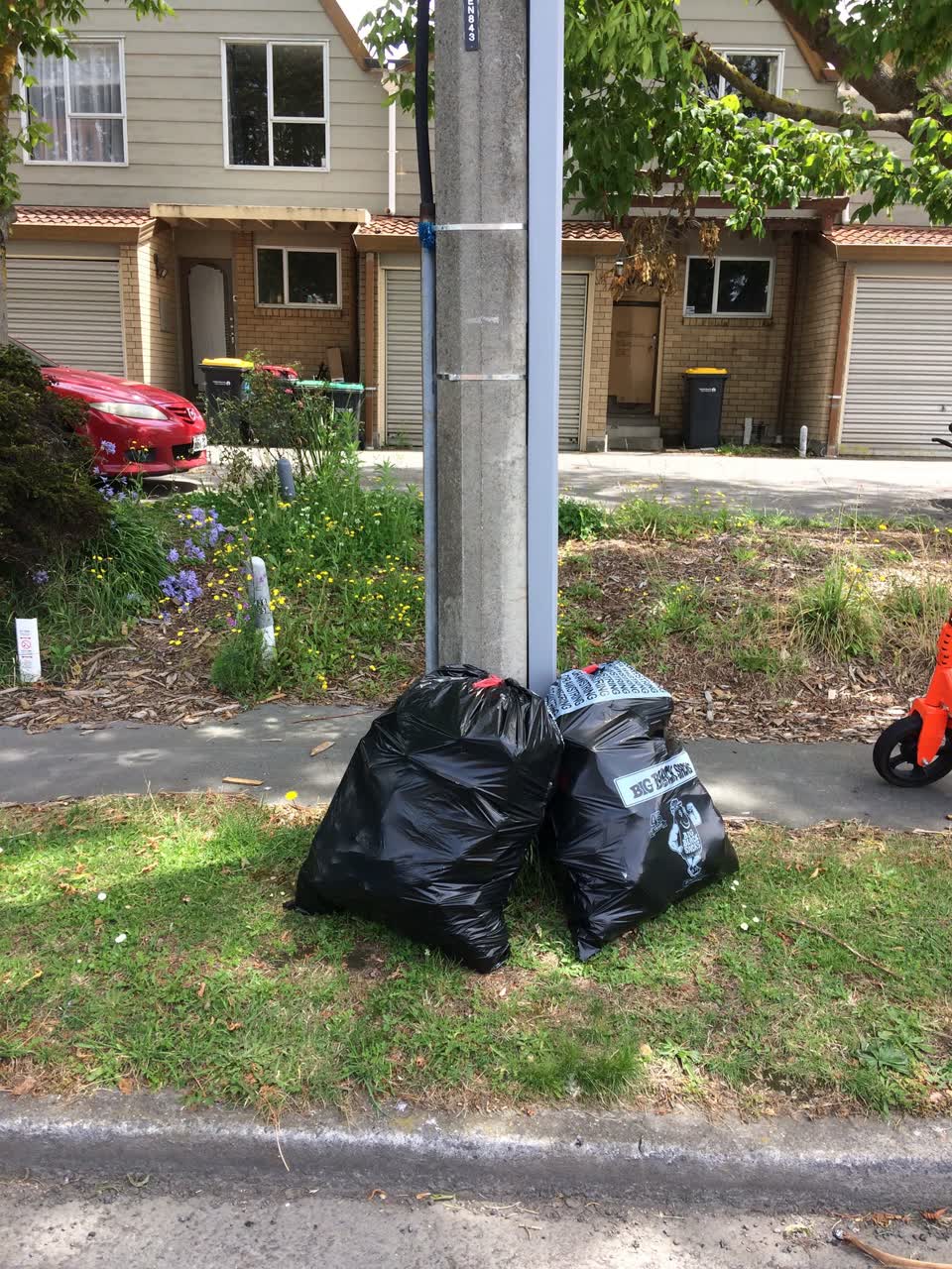 The photograph attached to this rubbish/recycling report