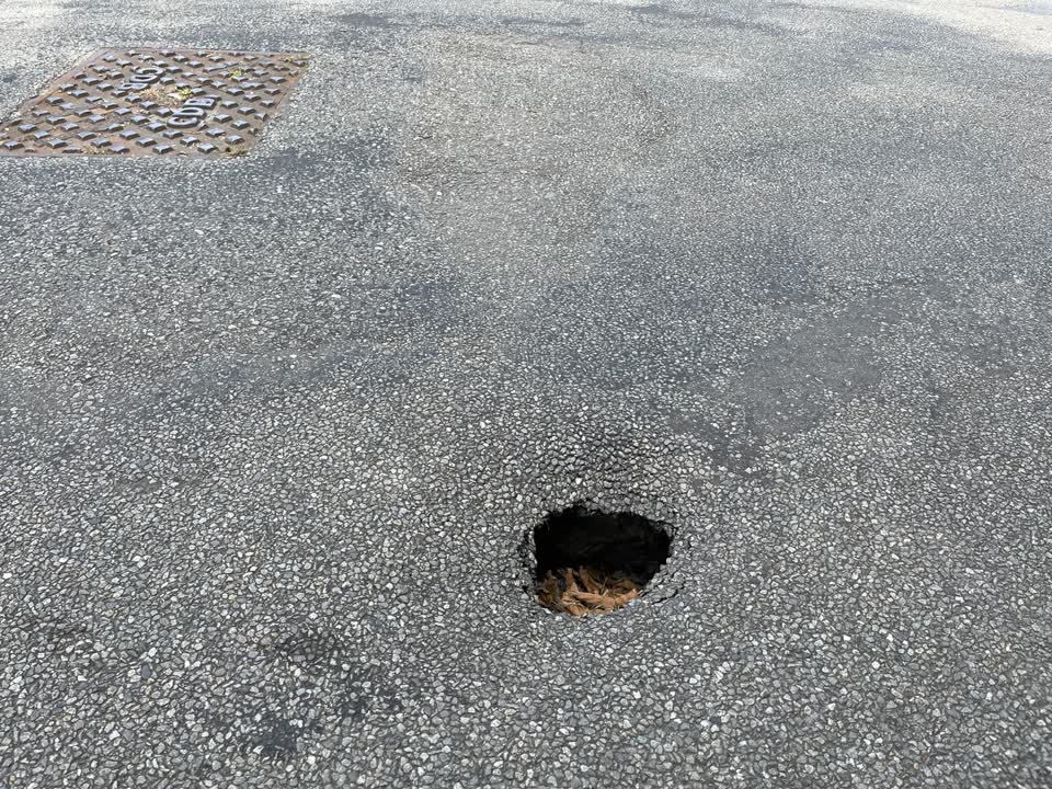 The photograph attached to this roading/streets report