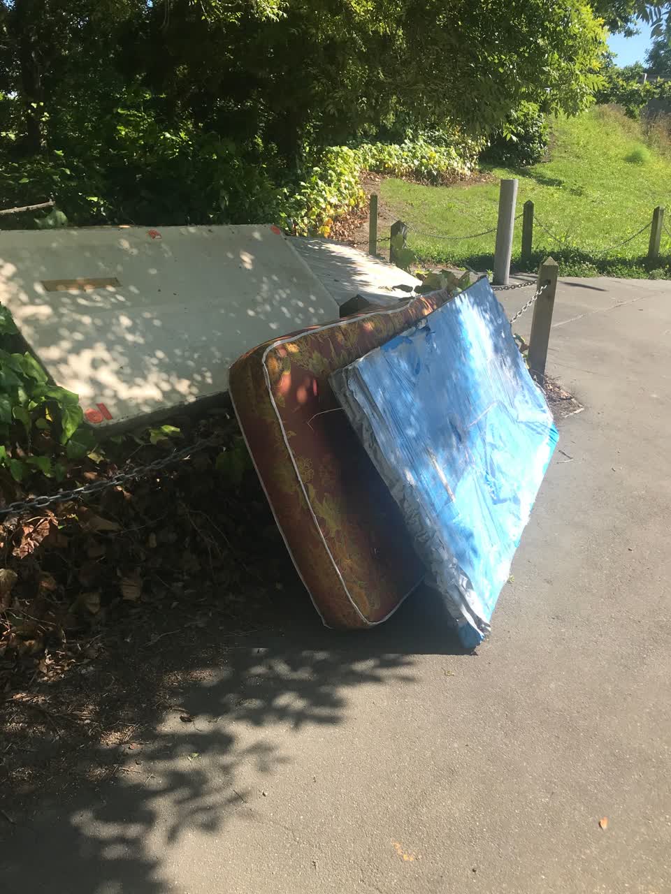 The photograph attached to this rubbish/recycling report