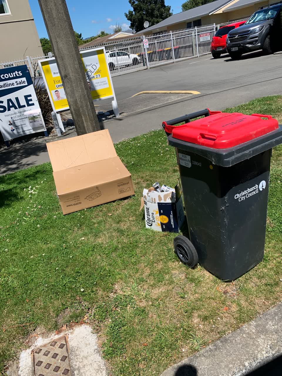 The photograph attached to this rubbish/recycling report