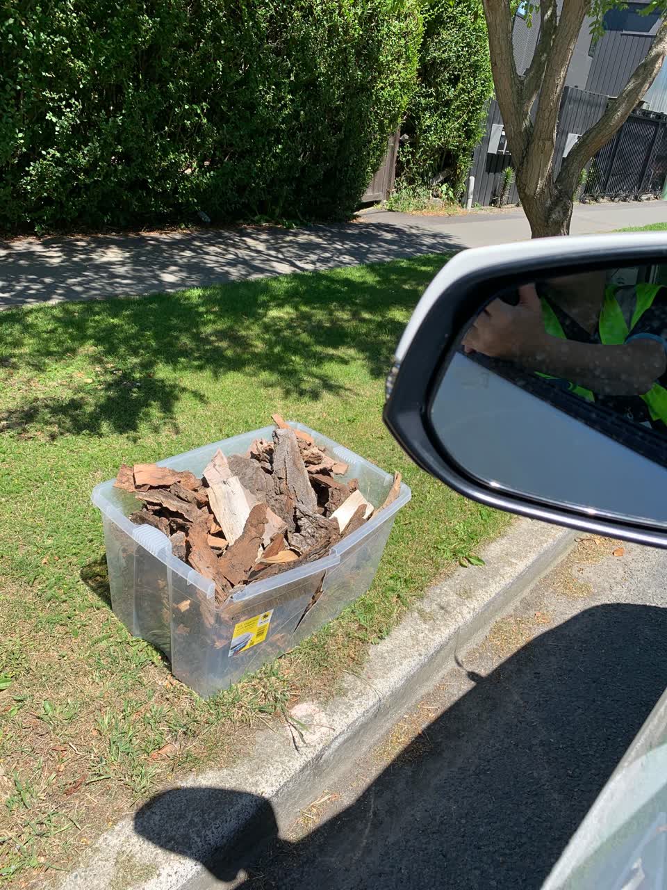 The photograph attached to this rubbish/recycling report