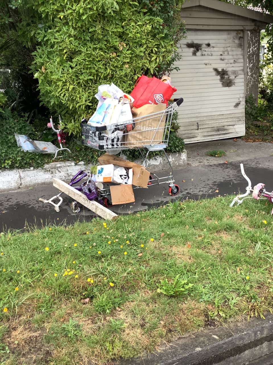 The photograph attached to this rubbish/recycling report