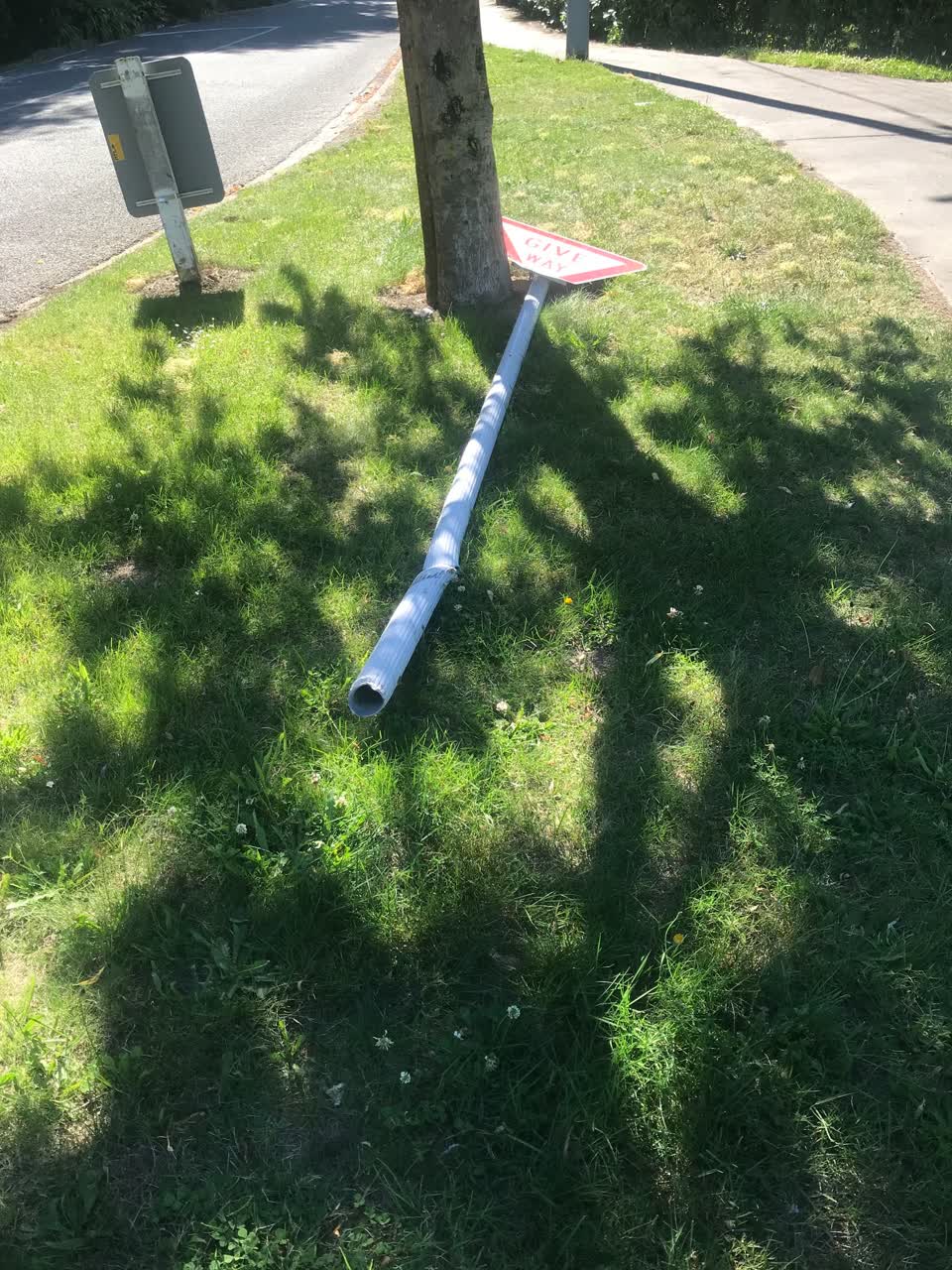 The photograph attached to this roading/streets report