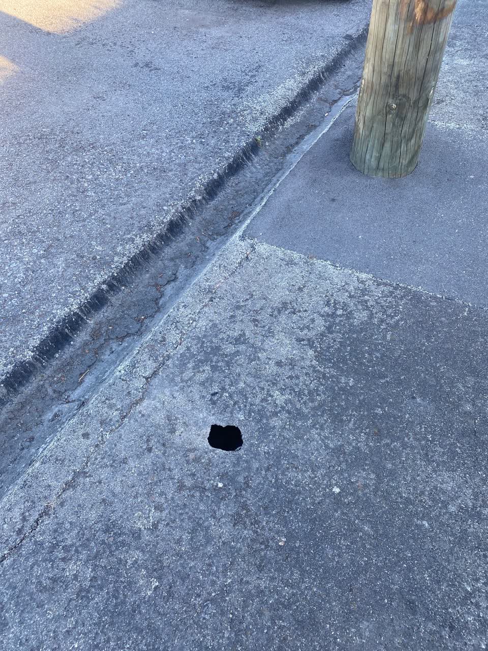 The photograph attached to this roading/streets report