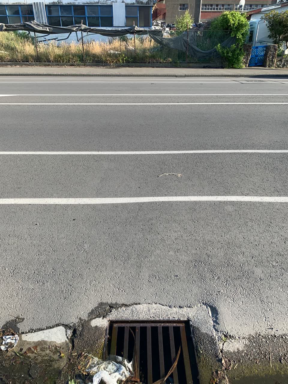 The photograph attached to this sewer - leak / blockage report