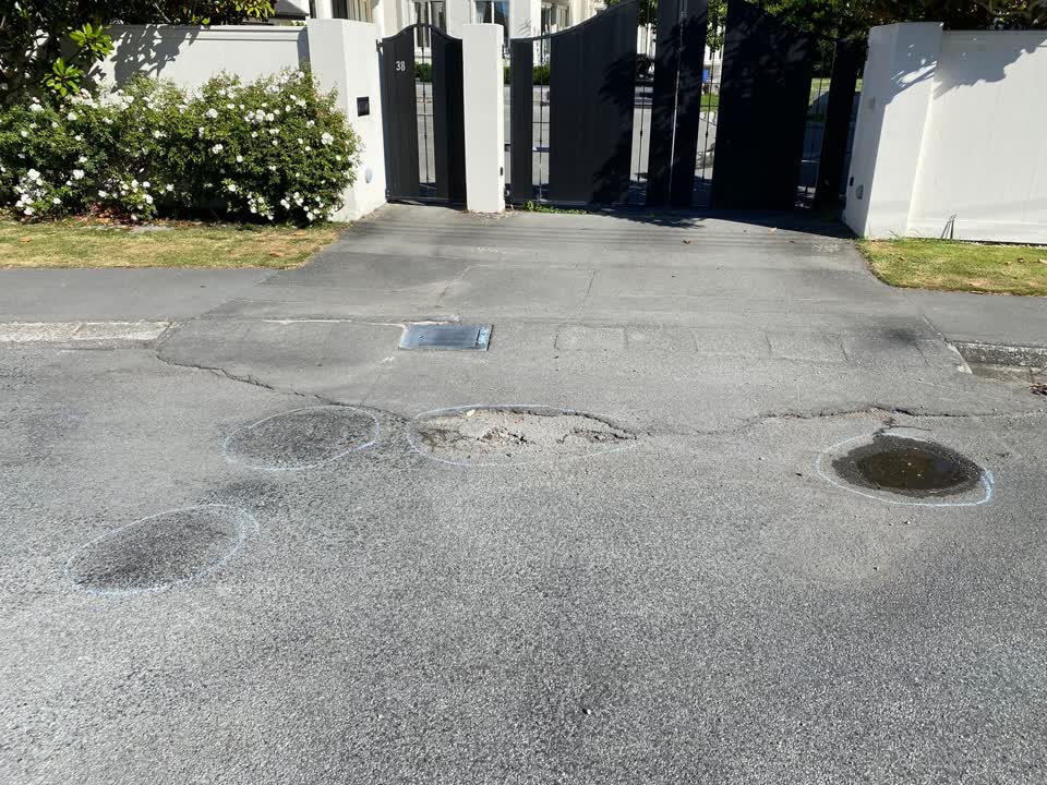The photograph attached to this roading/streets report
