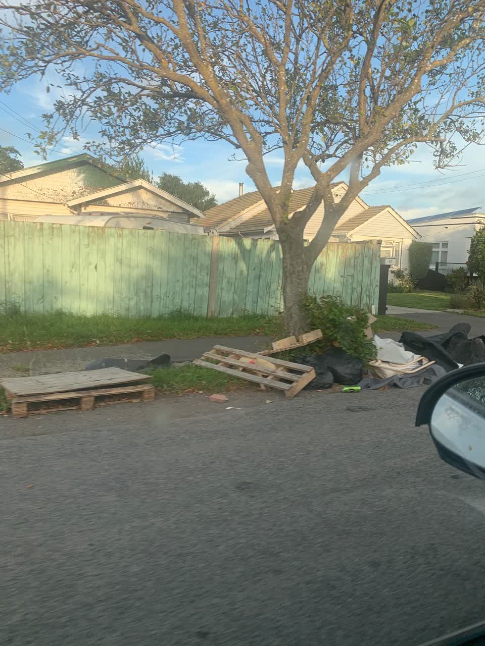 The photograph attached to this rubbish/recycling report