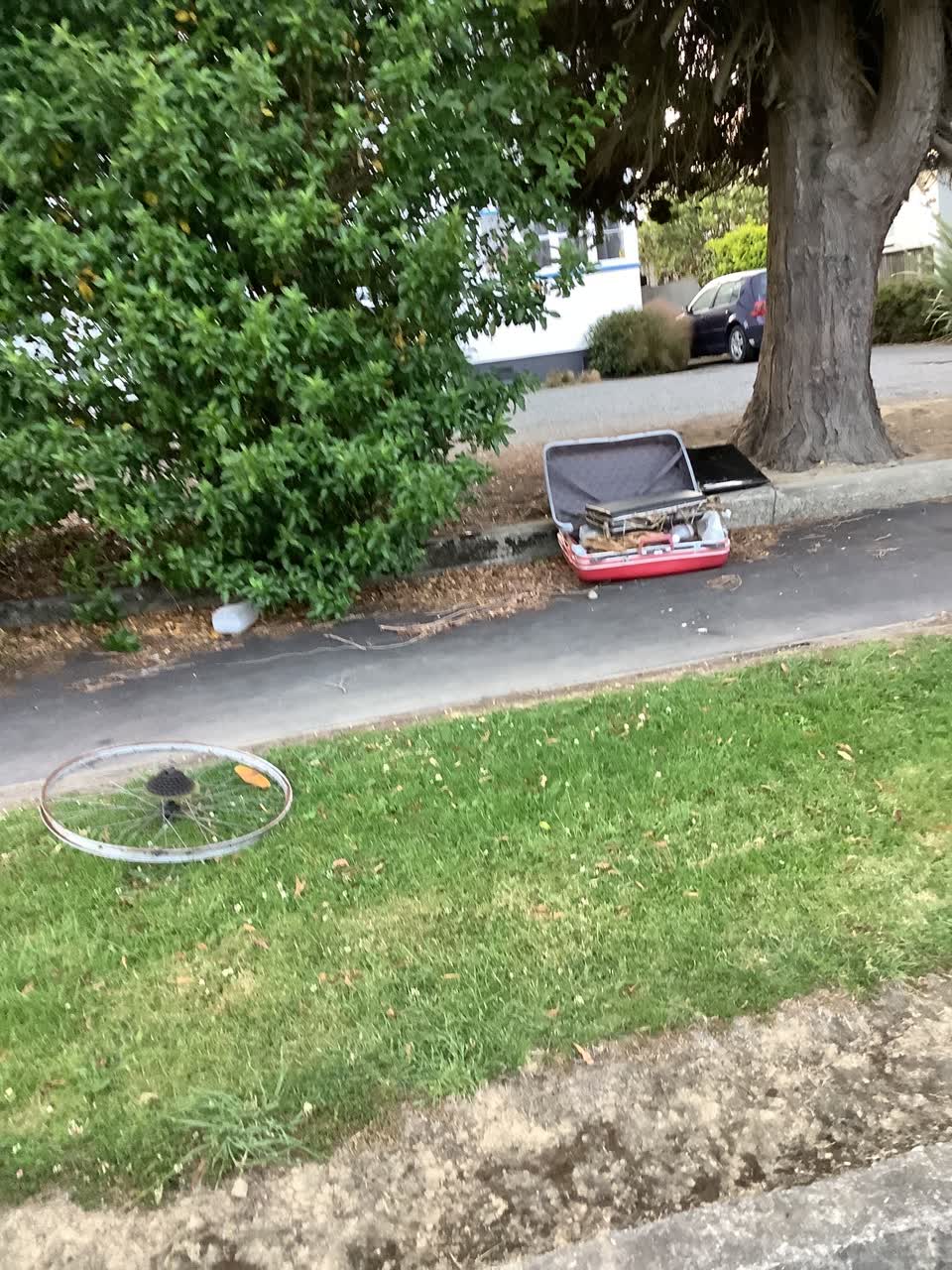 The photograph attached to this rubbish/recycling report