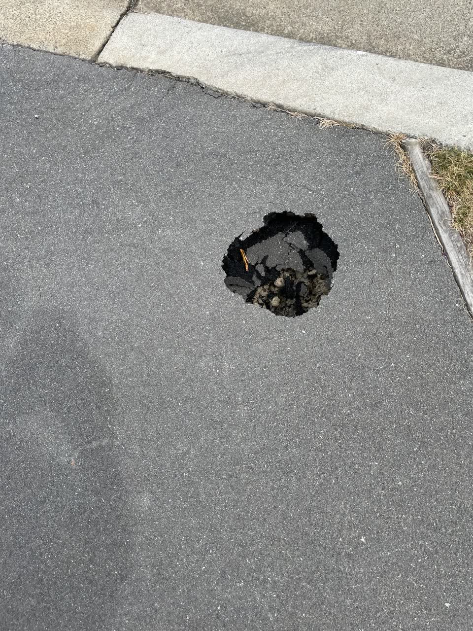 The photograph attached to this roading/streets report