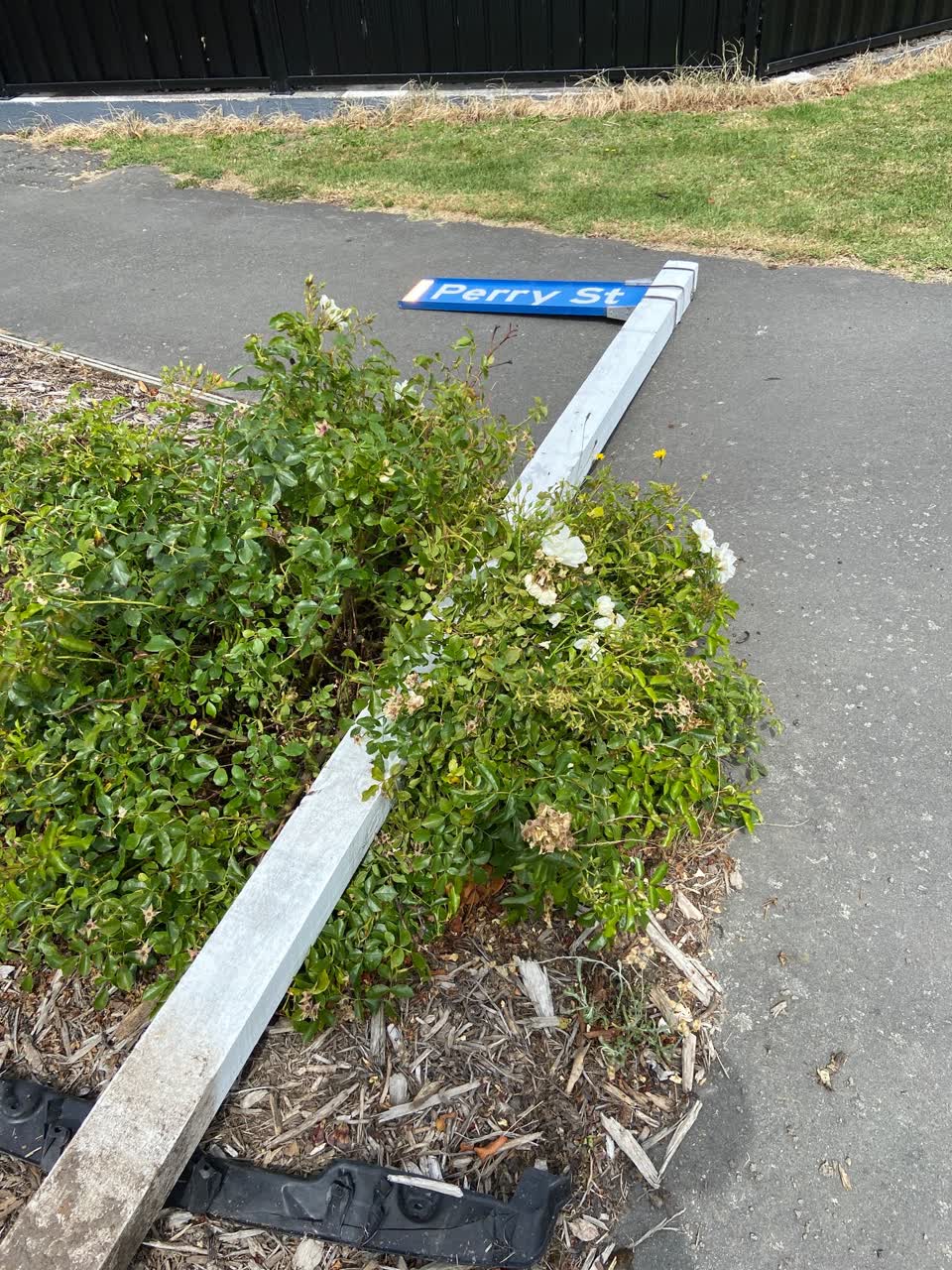 The photograph attached to this roading/streets report