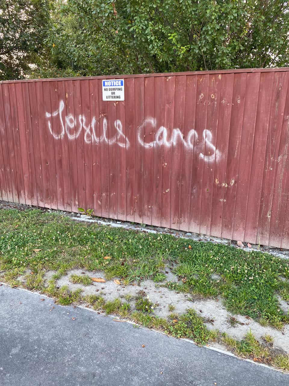 The photograph attached to this graffiti report