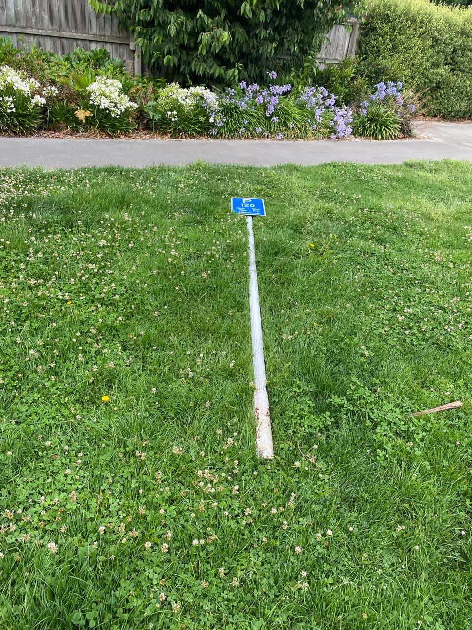 The photograph attached to this roading/streets report