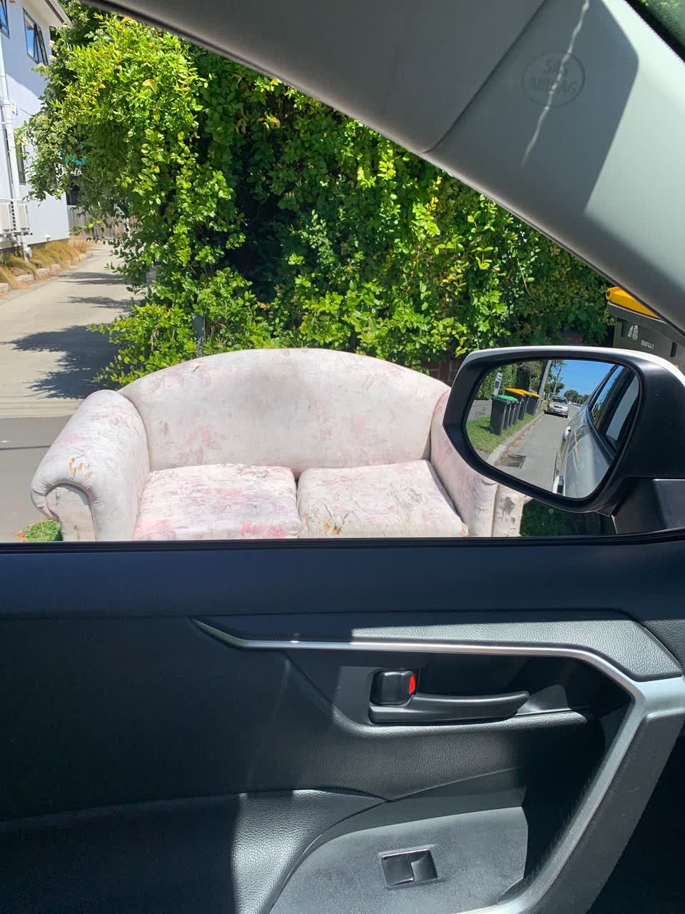 The photograph attached to this rubbish/recycling report